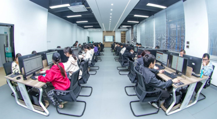 守正創新筑匠心，勇毅前行強技能——2023年廣西職業院校技能大賽高職組“Web應用軟件開發”賽項在我校成功舉辦